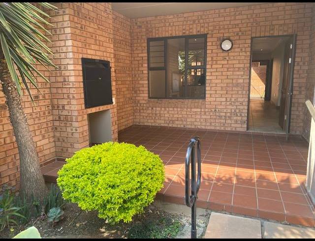 2 BEDROOM SIMPLEX FOR SALE IN NEWLANDS